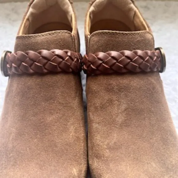 NEW Earth Origin Slip On Brown Women’s Farage Flat Shoes Size 9 NWT