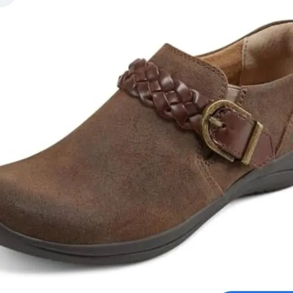 NEW Earth Origin Slip On Brown Women’s Farage Flat Shoes Size 9 NWT
