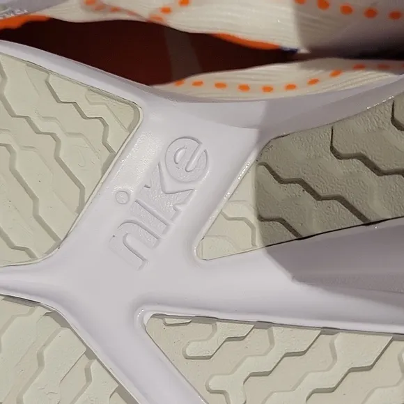 New in Box: NIKE Star Runner 4 NN SE (GS)
