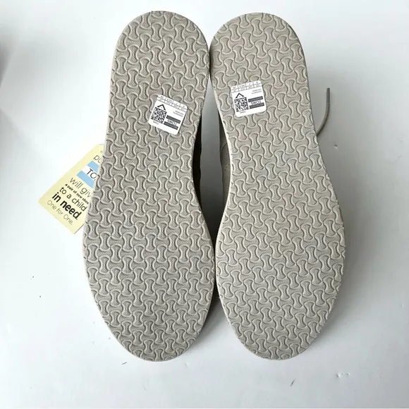 NEW IN BOX Toms Men’s Brogue Leather Shoes in Taupe 8M