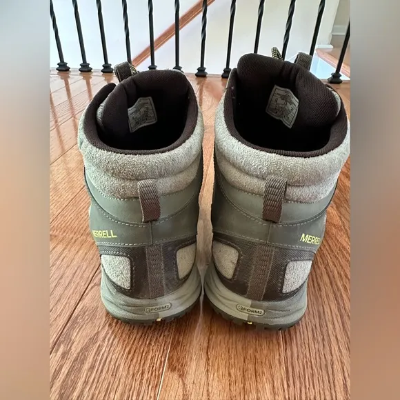 New MERRELL Woman’s Hiking Boots, Sz 10