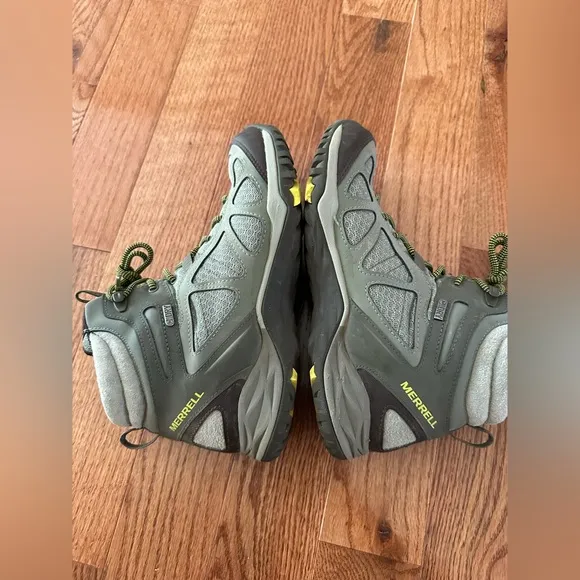 New MERRELL Woman’s Hiking Boots, Sz 10