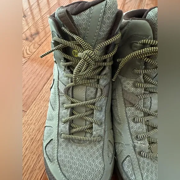 New MERRELL Woman’s Hiking Boots, Sz 10