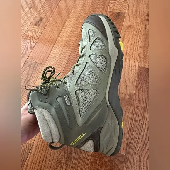 New MERRELL Woman’s Hiking Boots, Sz 10