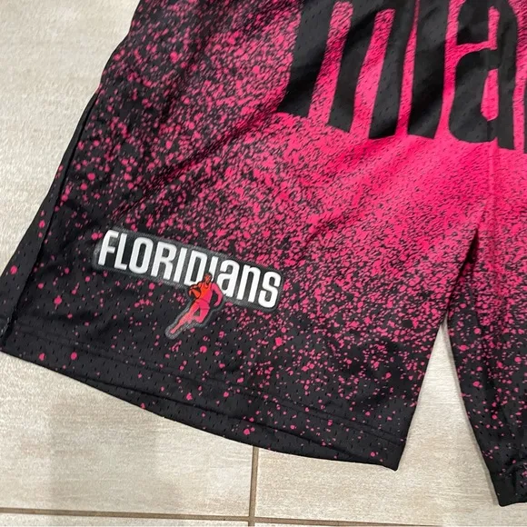 NEW MITCHELL &amp; NESS RE-TAKE GRADIENT SWINGMAN SHORTS MIAMI HEAT '05 SZ XL - 0011