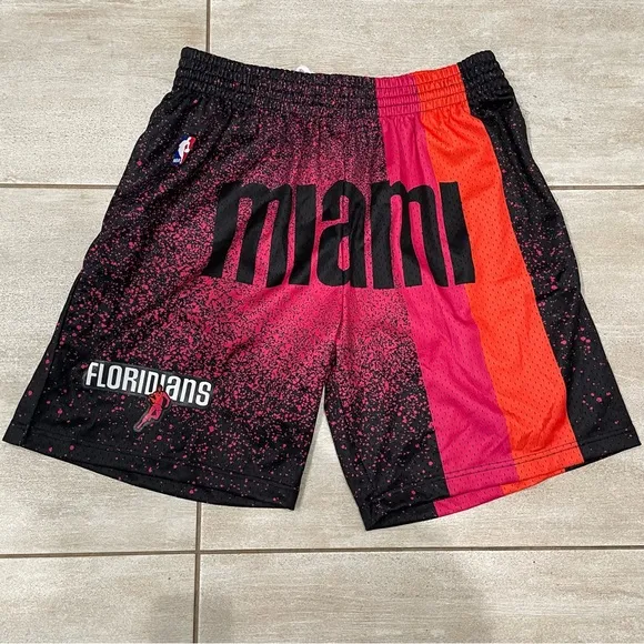 NEW MITCHELL &amp; NESS RE-TAKE GRADIENT SWINGMAN SHORTS MIAMI HEAT '05 SZ XL - 0011