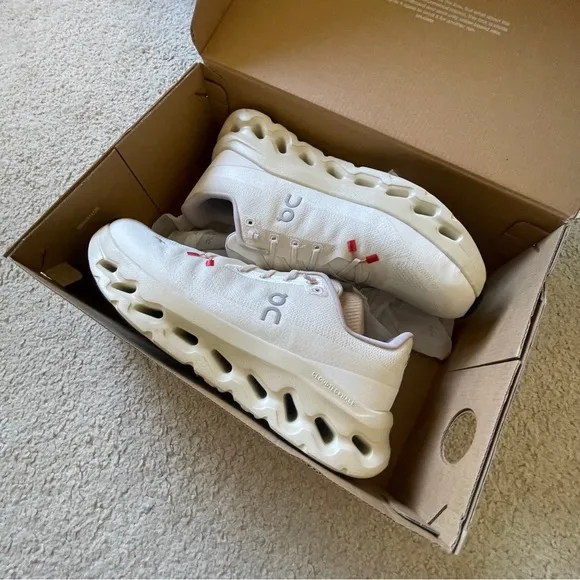 New! On Running White Sneakers cloudtilt sand cream size 11.5