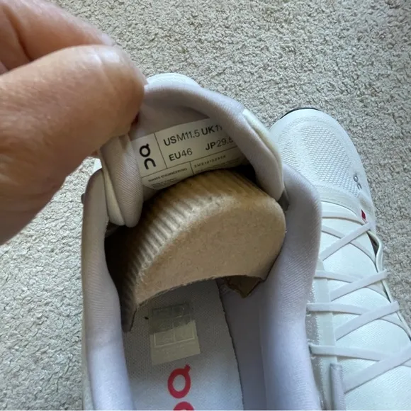 New! On Running White Sneakers cloudtilt sand cream size 11.5