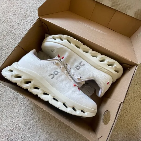 New! On Running White Sneakers cloudtilt sand cream size 11.5