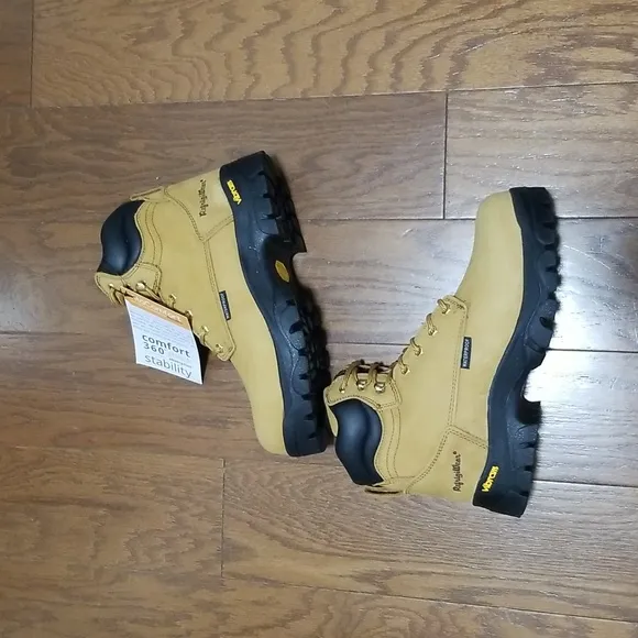 NEW! Refrigiwear Mens boots size 9 NWT