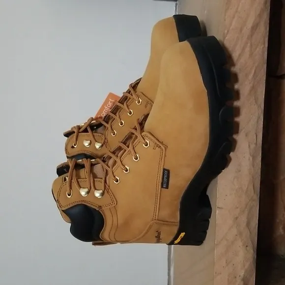 NEW! Refrigiwear Mens boots size 9 NWT