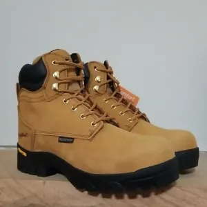 NEW! Refrigiwear Mens boots size 9 NWT
