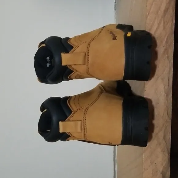 NEW! Refrigiwear Mens boots size 9 NWT