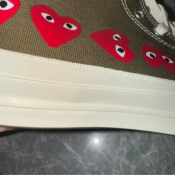 New Size 8 COMME DES GARÇONS PLAY Converse Edition Hearts Chuck 70 High Sneakers