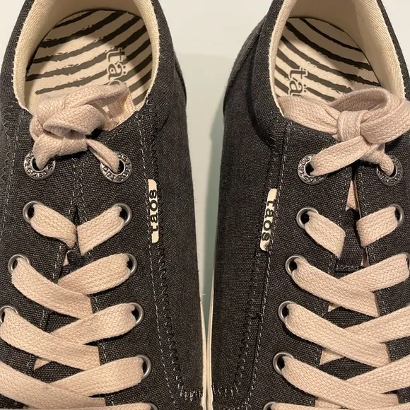 New Taos Footwear Star Sneaker In Washed Charcoal Canvas Size 10