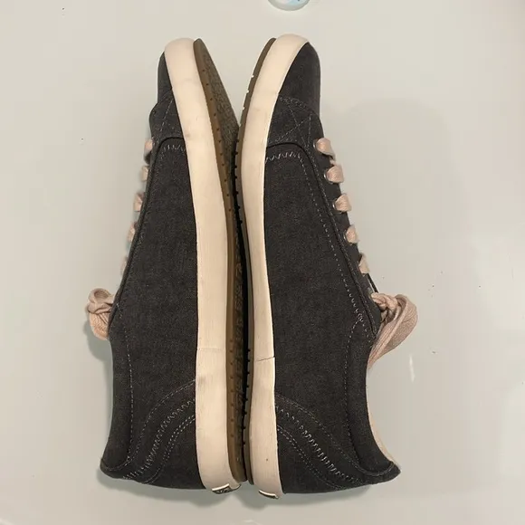 New Taos Footwear Star Sneaker In Washed Charcoal Canvas Size 10