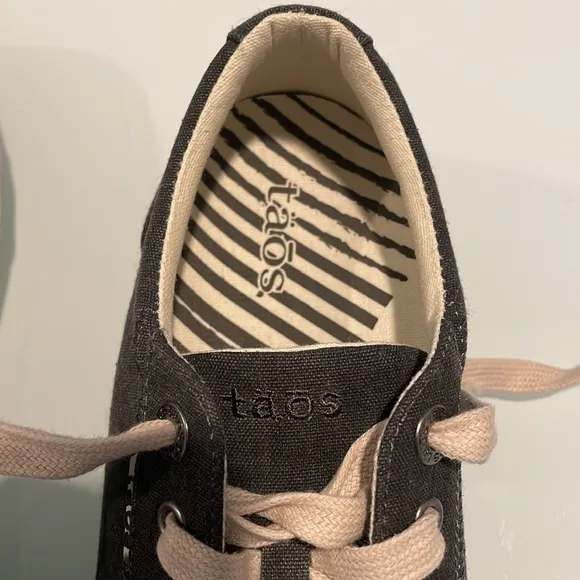 New Taos Footwear Star Sneaker In Washed Charcoal Canvas Size 10