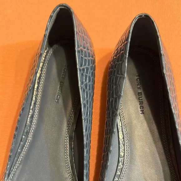 New Tory Burch Leather Blue Croc-Embossed Women's Flats. Size 10.