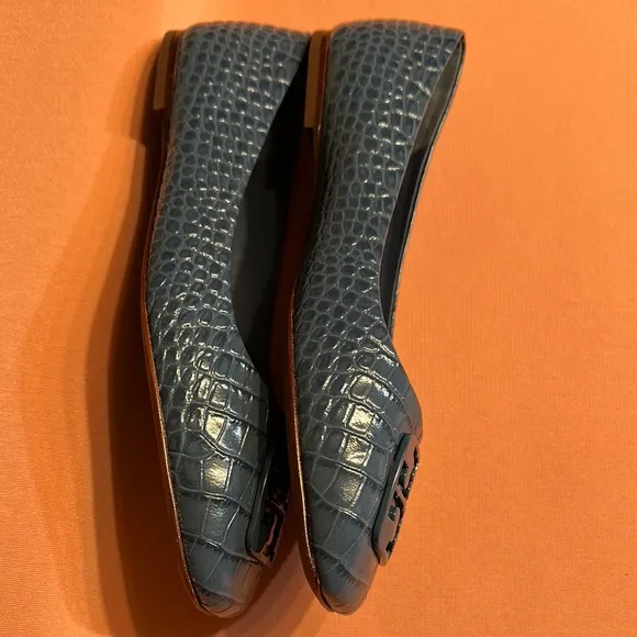 New Tory Burch Leather Blue Croc-Embossed Women's Flats. Size 10.