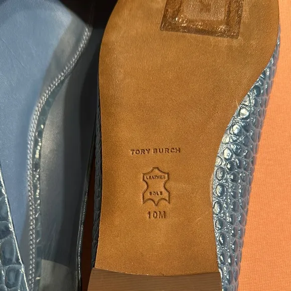 New Tory Burch Leather Blue Croc-Embossed Women's Flats. Size 10.