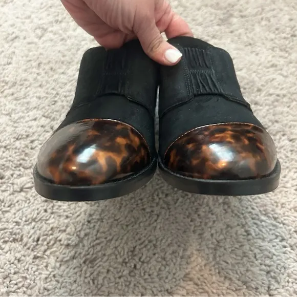 New Vionic Jayla Tortoise Suede Flats with Tortoise-shell Accent Shoes Sz 7.5