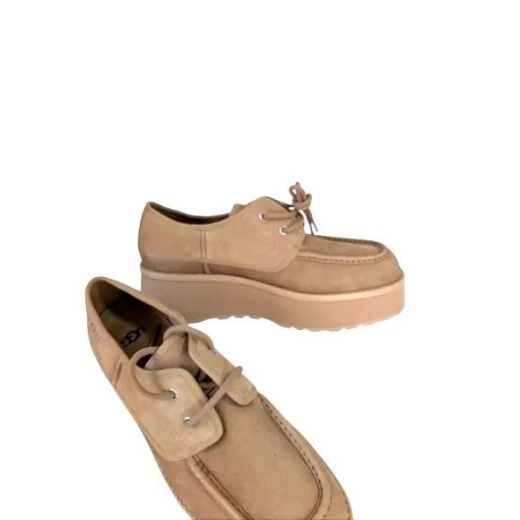 NEW....UGG Cityfunc Women Tan Shoes... Size..10