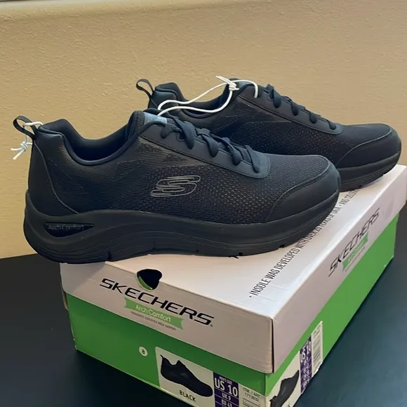 NIB SKETCHERS Men's Arch Fit Sneaker, Size 10, Black