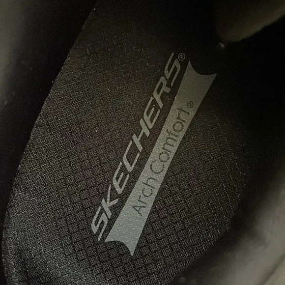 NIB SKETCHERS Men's Arch Fit Sneaker, Size 10, Black