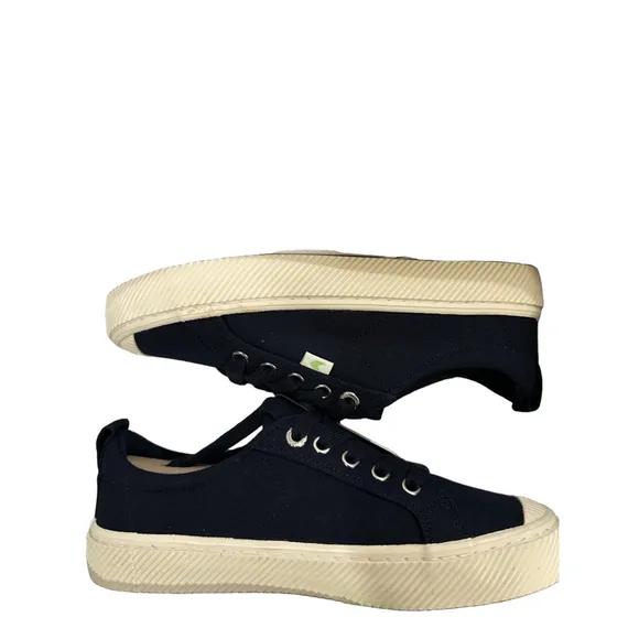 NIB Women's Cariuma OCA Low Canvas Sneakers Size 7 Navy