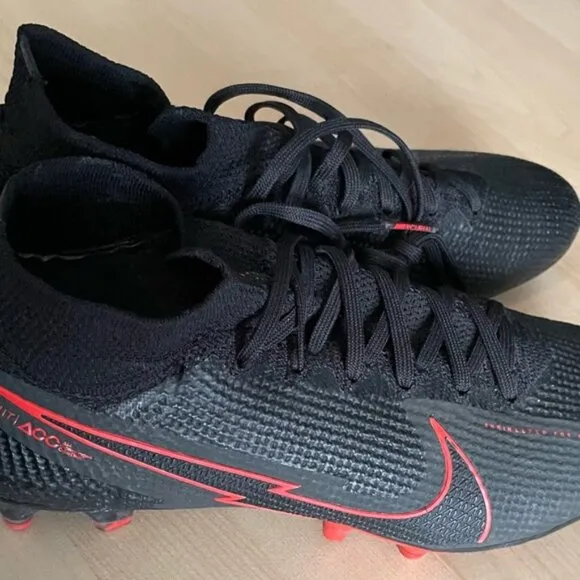Nike 6.5 Soccer Cleats Shoes Black Red Sports Runners Athletic Summer Footwear 6