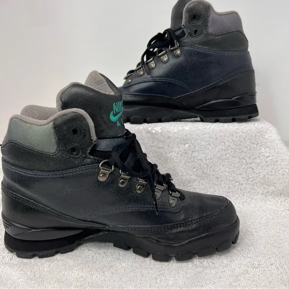 Nike Air ACG Tumalo ll Mid Top Hiking Boots women’s size 7.5