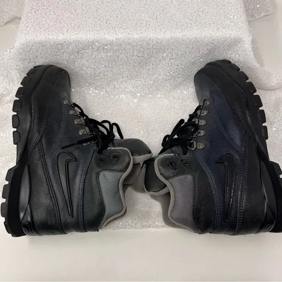 Nike Air ACG Tumalo ll Mid Top Hiking Boots women’s size 7.5