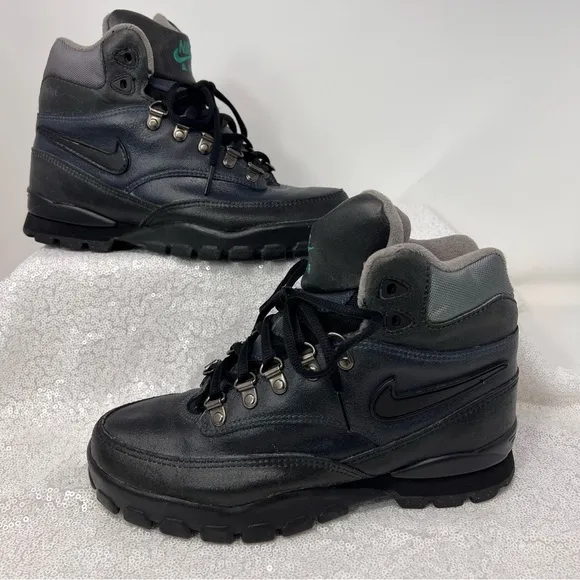 Nike Air ACG Tumalo ll Mid Top Hiking Boots women’s size 7.5