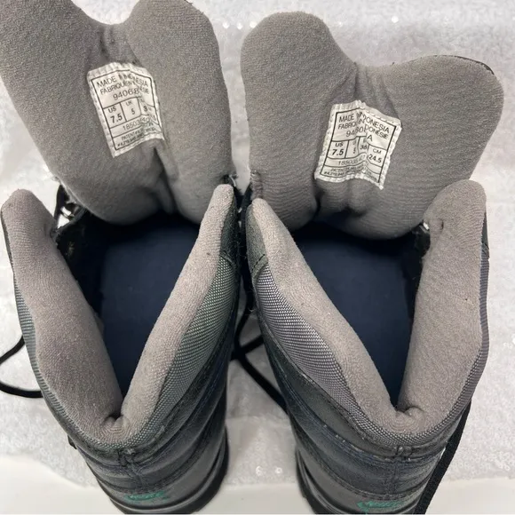Nike Air ACG Tumalo ll Mid Top Hiking Boots women’s size 7.5