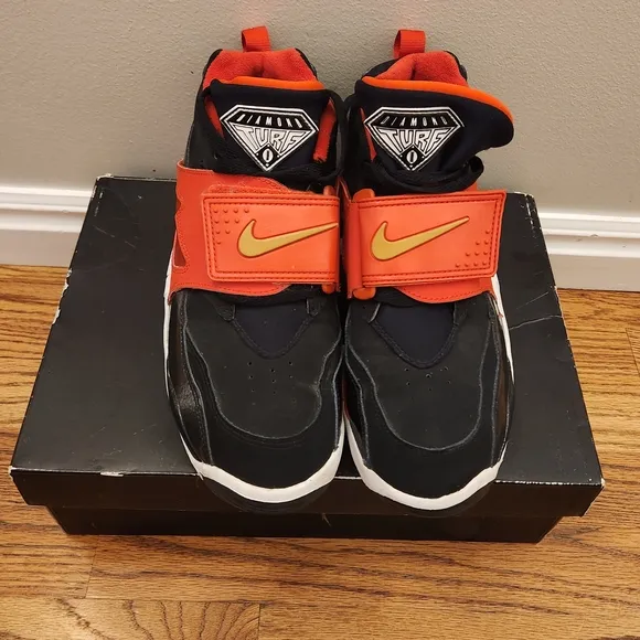 Nike Air Diamond Turf, Black and Red Sneakers, Youth Size:7, Not In Original Box