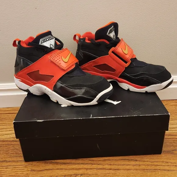 Nike Air Diamond Turf, Black and Red Sneakers, Youth Size:7, Not In Original Box