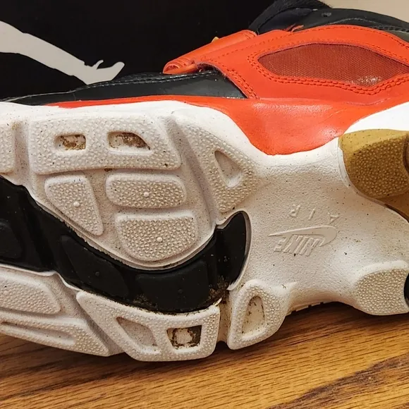 Nike Air Diamond Turf, Black and Red Sneakers, Youth Size:7, Not In Original Box