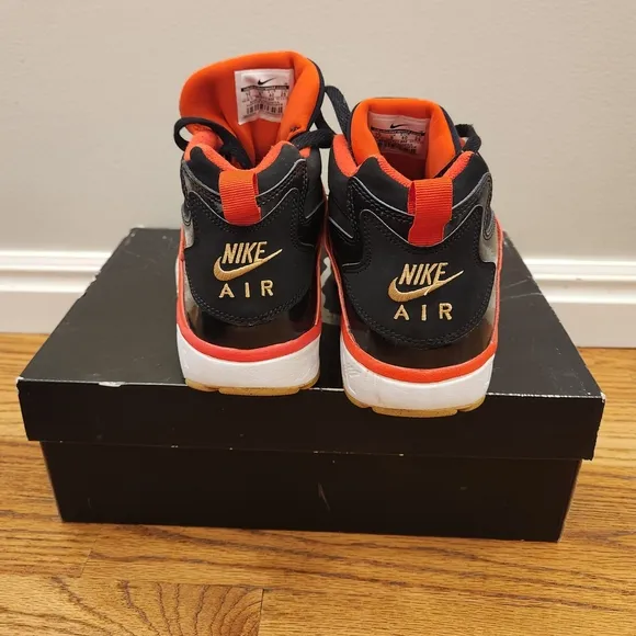 Nike Air Diamond Turf, Black and Red Sneakers, Youth Size:7, Not In Original Box