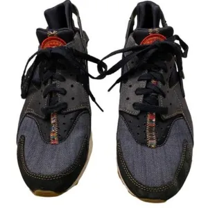 Nike Air Huarache sneakers  Size 9 Women