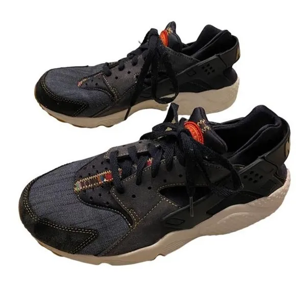 Nike Air Huarache sneakers  Size 9 Women