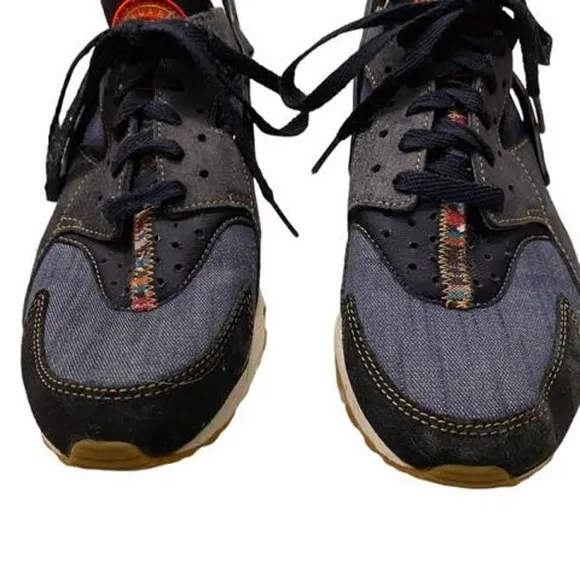 Nike Air Huarache sneakers  Size 9 Women