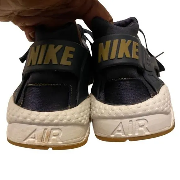 Nike Air Huarache sneakers  Size 9 Women
