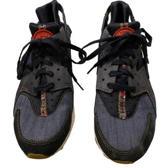 Nike Air Huarache sneakers  Size 9 Women