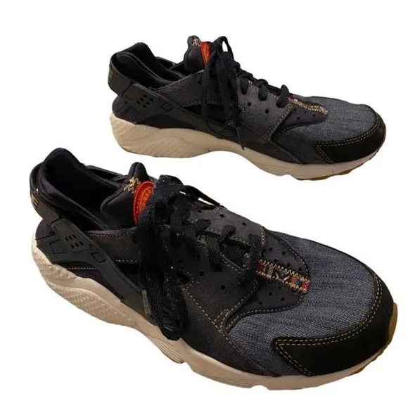 Nike Air Huarache sneakers  Size 9 Women