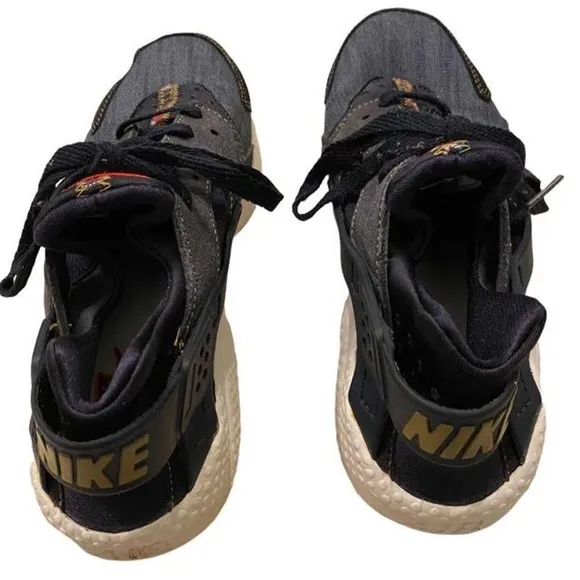 Nike Air Huarache sneakers  Size 9 Women