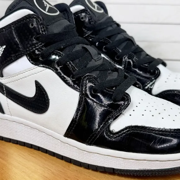 Nike Air Jordan 1 Mid GS SE Carbon Fiber Sneakers Black White 6Y DD2192-001