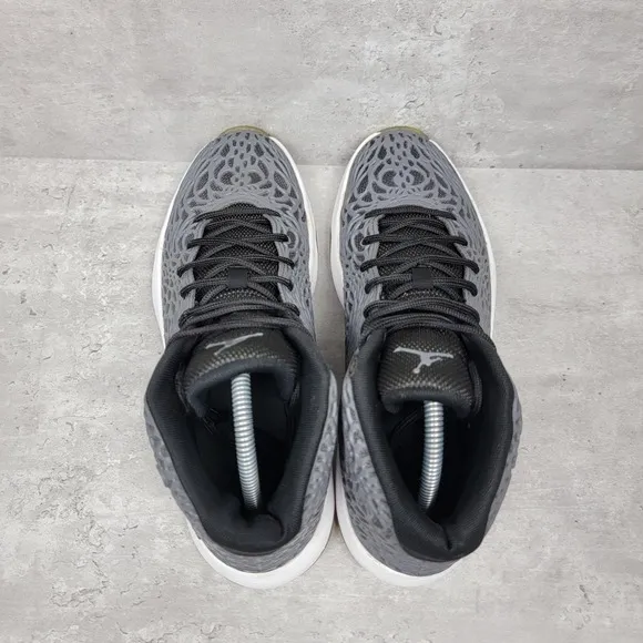NIKE Air Jordan Ultra Fly Mens Size 9.5 Grey White Black Basketball Shoes
