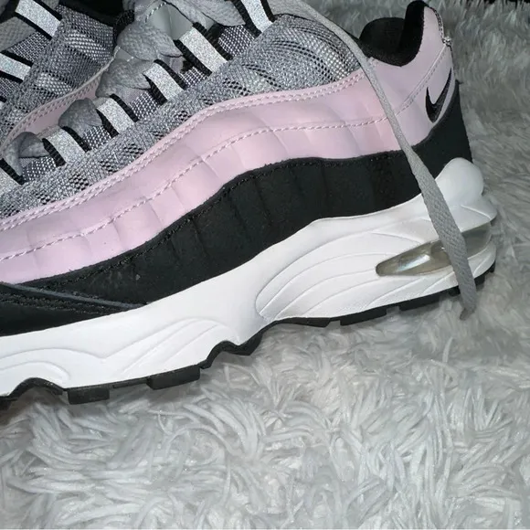 Nike air Max 95 Premium Gray Purple Excellence like new condition Sz 7 women’s