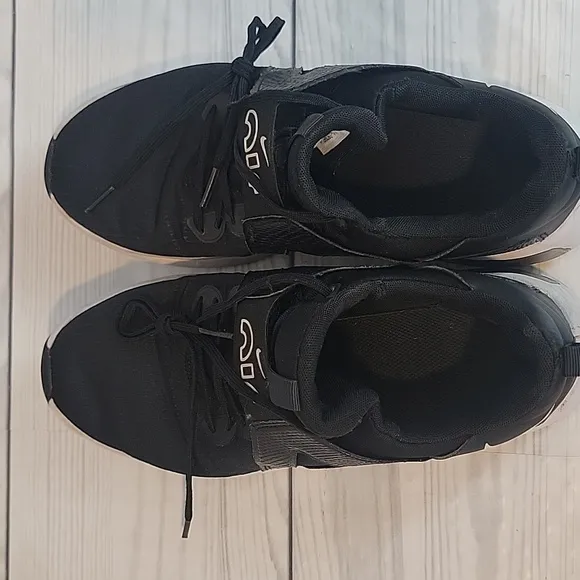 Nike Air Max Bella TR 5 Black &amp; White Womens Size 9