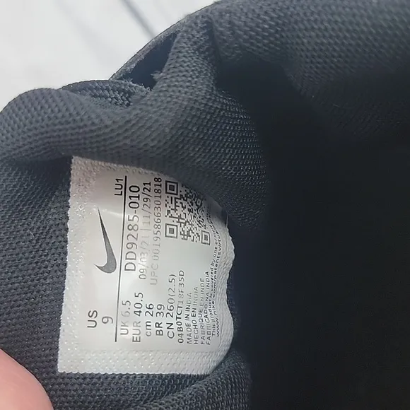 Nike Air Max Bella TR 5 Black &amp; White Womens Size 9